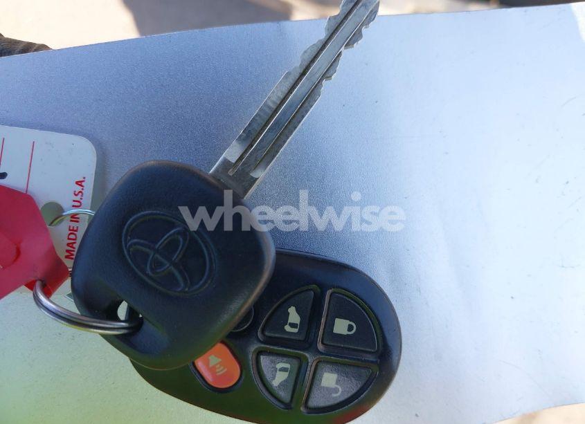 Photo 11 of 2004 Toyota Sienna XLE (VIN 5TDZA22C64S215909)