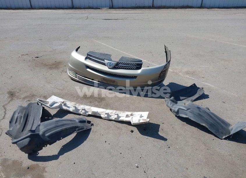 Photo 12 of 2004 Toyota Sienna XLE (VIN 5TDZA22C64S215909)