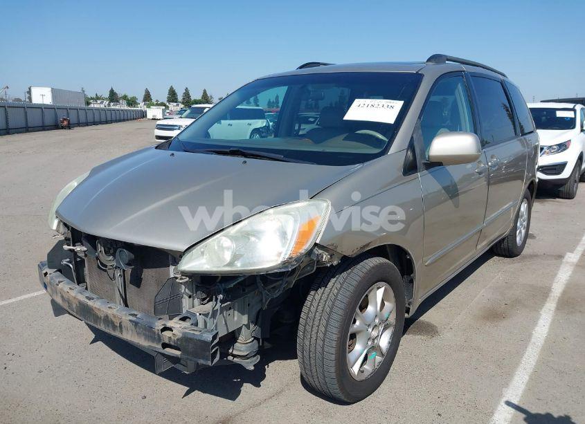 Photo 2 of 2004 Toyota Sienna XLE (VIN 5TDZA22C64S215909)