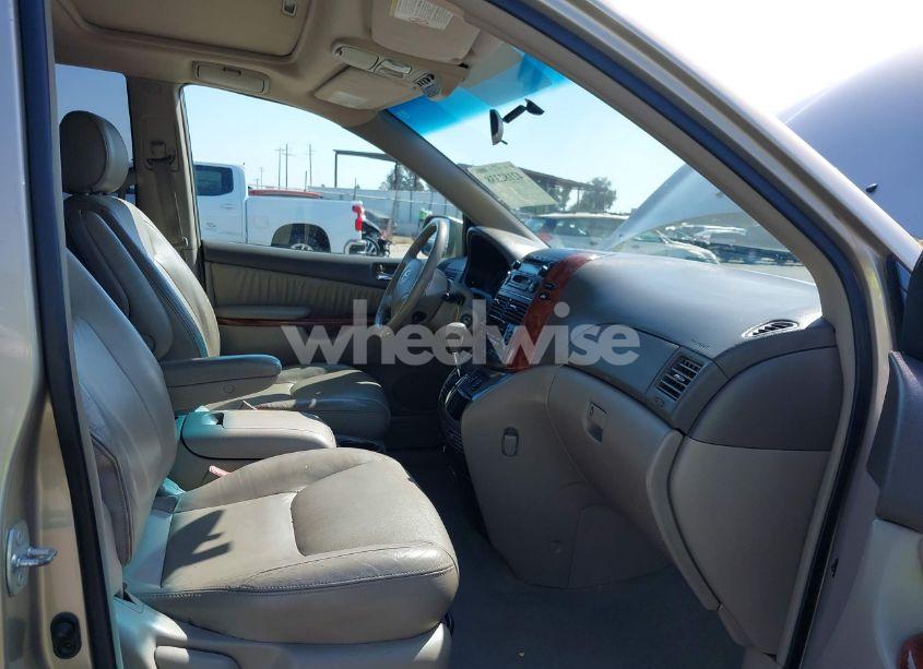 Photo 5 of 2004 Toyota Sienna XLE (VIN 5TDZA22C64S215909)