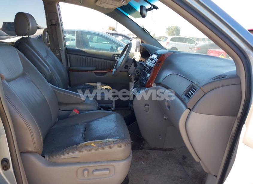 Photo 5 of 2005 Toyota Sienna XLE (VIN 5TDZA22C65S222862)