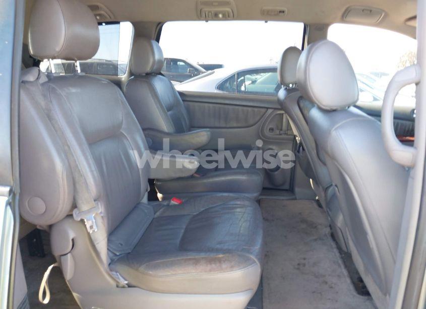 Photo 8 of 2005 Toyota Sienna XLE (VIN 5TDZA22C65S222862)