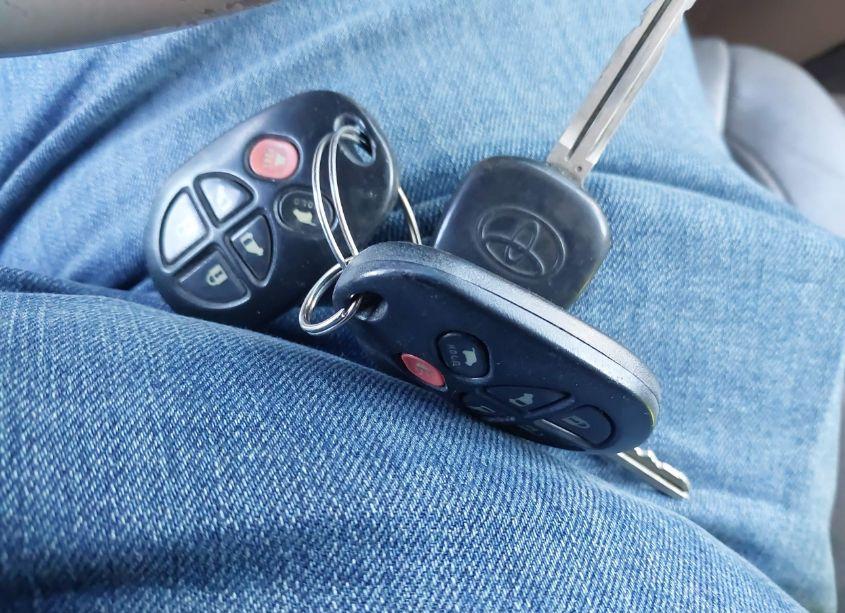 Photo 11 of 2005 Toyota Sienna XLE (VIN 5TDZA22C65S255750)