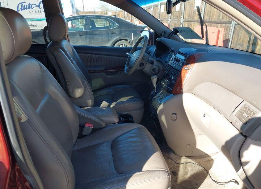 Photo 5 of 2005 Toyota Sienna XLE (VIN 5TDZA22C65S255750)