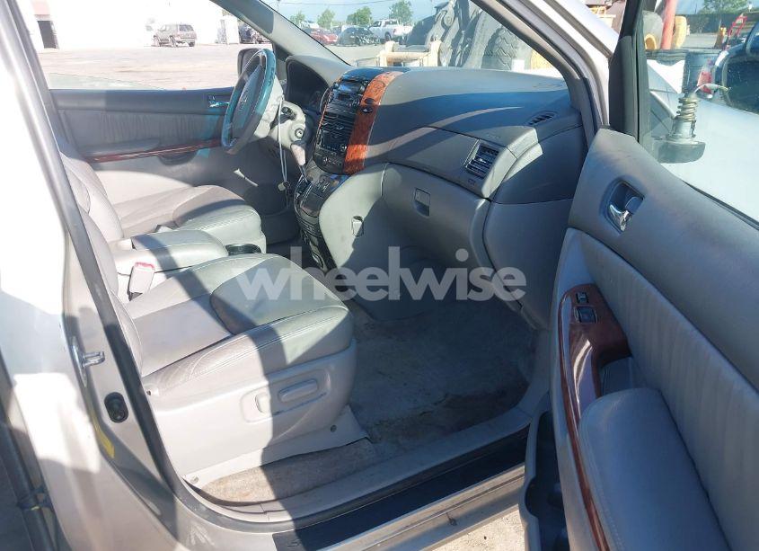 Photo 5 of 2005 Toyota Sienna XLE (VIN 5TDZA22C65S257126)