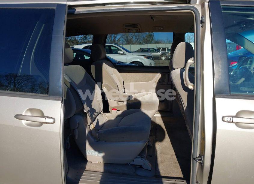 Photo 8 of 2005 Toyota Sienna XLE (VIN 5TDZA22C65S315106)