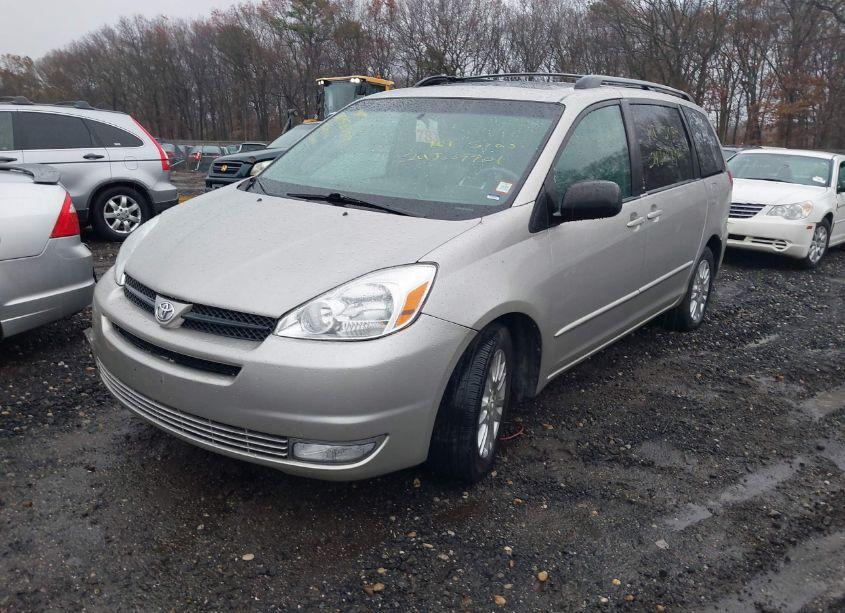 Photo 2 of 2005 Toyota Sienna XLE (VIN 5TDZA22C65S335890)