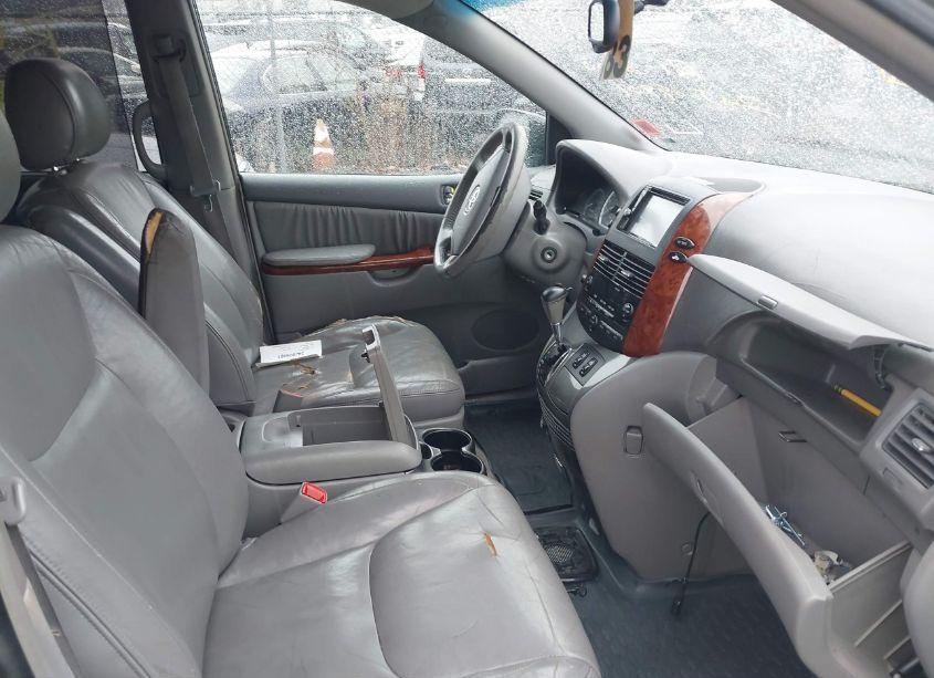 Photo 5 of 2005 Toyota Sienna XLE (VIN 5TDZA22C65S335890)