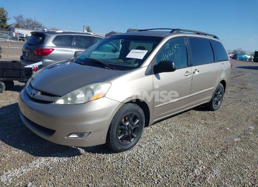 Photo 2 of 2006 Toyota Sienna XLE (VIN 5TDZA22C66S442875)