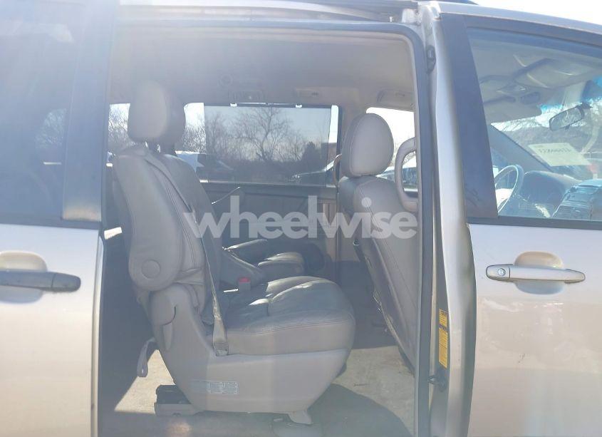 Photo 8 of 2006 Toyota Sienna XLE (VIN 5TDZA22C66S442875)