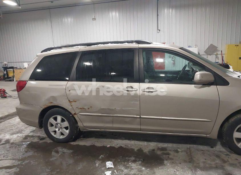 Photo 11 of 2004 Toyota Sienna XLE (VIN 5TDZA22C74S049965)