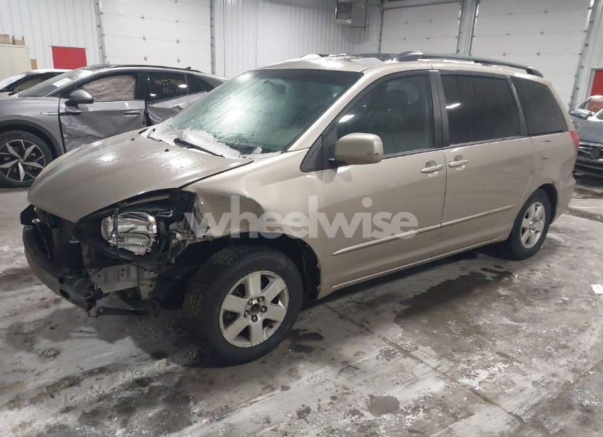 Photo 2 of 2004 Toyota Sienna XLE (VIN 5TDZA22C74S049965)