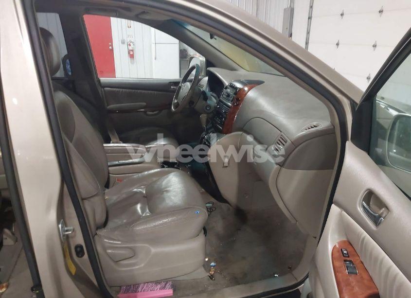 Photo 5 of 2004 Toyota Sienna XLE (VIN 5TDZA22C74S049965)