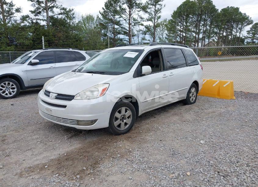 Photo 2 of 2004 Toyota Sienna XLE (VIN 5TDZA22C74S061016)