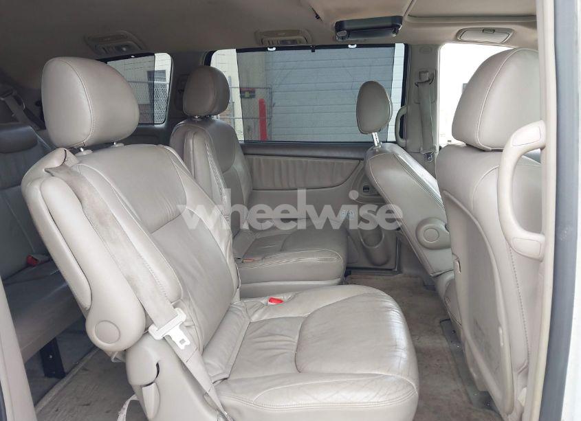 Photo 8 of 2004 Toyota Sienna XLE (VIN 5TDZA22C74S061016)