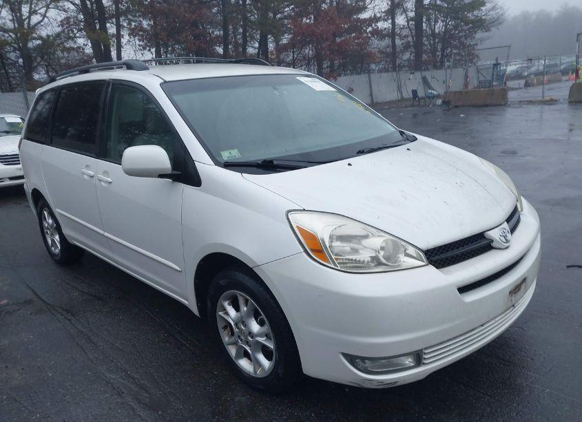 2004 Toyota Sienna XLE (VIN 5TDZA22C74S182600) main photo