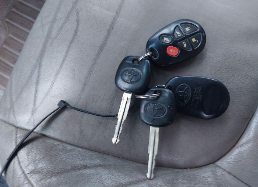 Photo 11 of 2004 Toyota Sienna XLE (VIN 5TDZA22C74S182600)