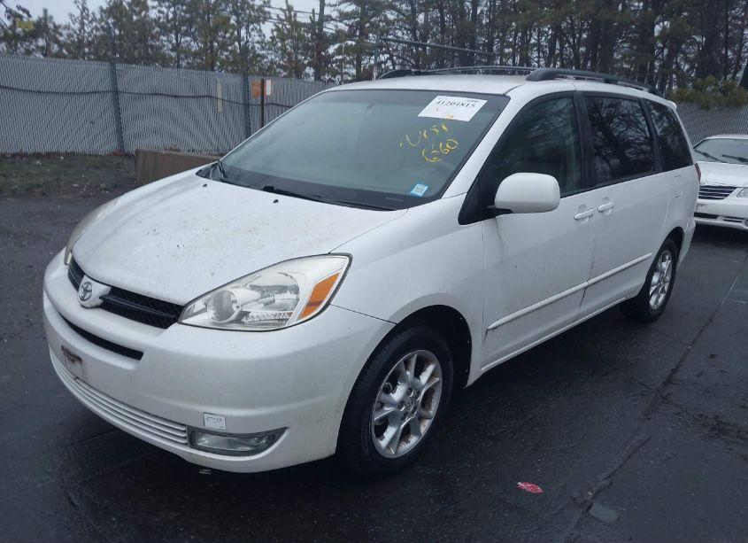 Photo 2 of 2004 Toyota Sienna XLE (VIN 5TDZA22C74S182600)