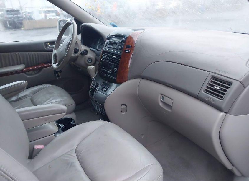 Photo 5 of 2004 Toyota Sienna XLE (VIN 5TDZA22C74S182600)