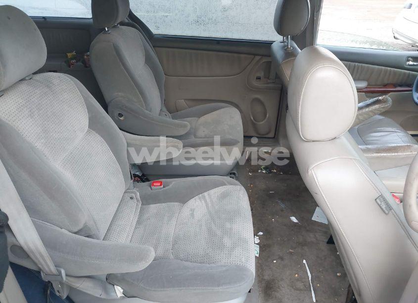 Photo 8 of 2005 Toyota Sienna XLE (VIN 5TDZA22C75S329810)