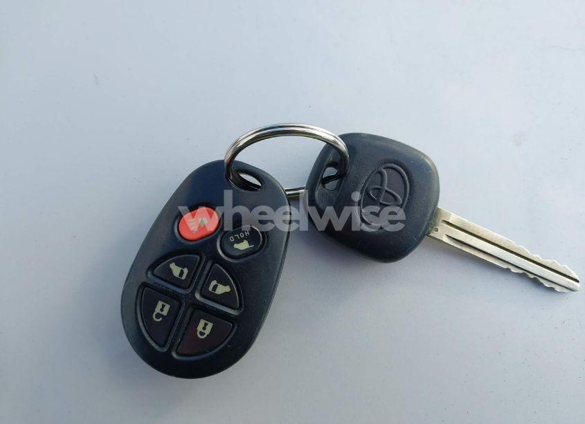 Photo 11 of 2005 Toyota Sienna XLE (VIN 5TDZA22C75S345005)