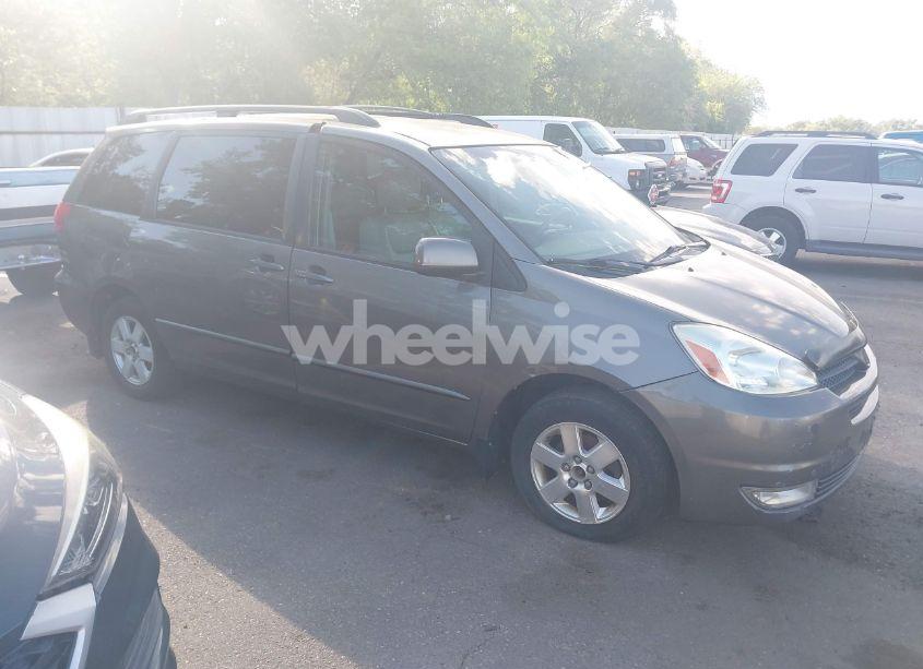 2004 Toyota Sienna XLE (VIN 5TDZA22C84S006588) main photo