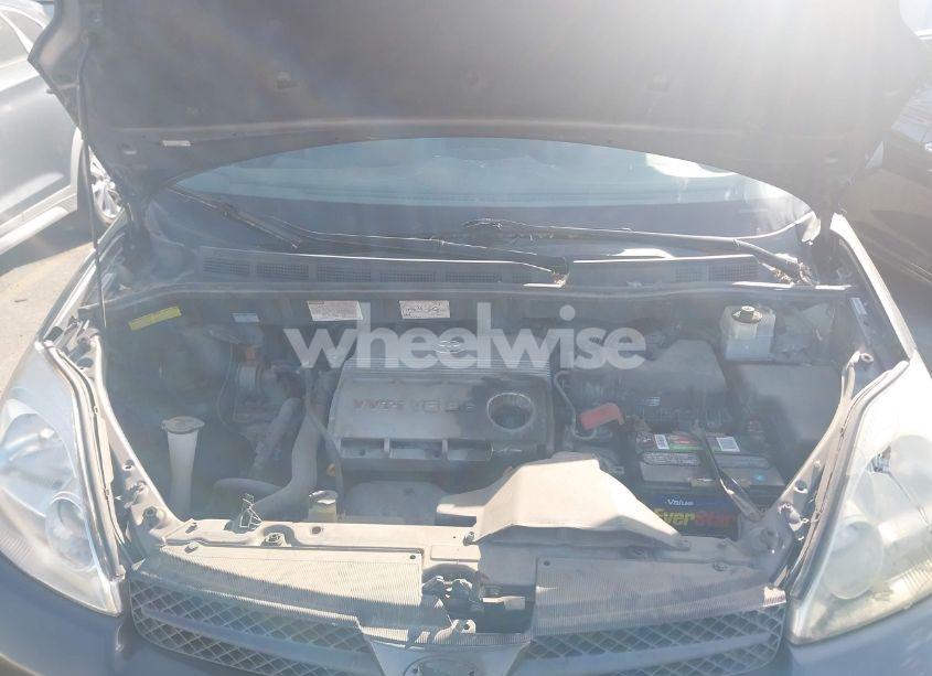 Photo 10 of 2004 Toyota Sienna XLE (VIN 5TDZA22C84S006588)