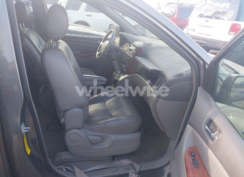 Photo 5 of 2004 Toyota Sienna XLE (VIN 5TDZA22C84S006588)