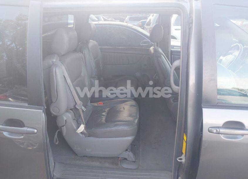 Photo 8 of 2004 Toyota Sienna XLE (VIN 5TDZA22C84S006588)