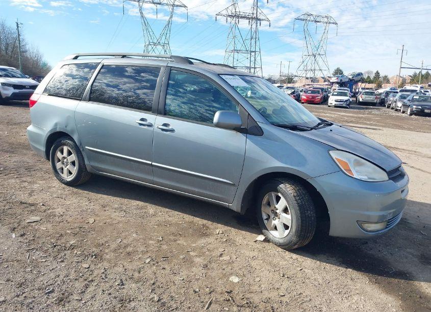 2004 Toyota Sienna XLE (VIN 5TDZA22C84S119490) main photo