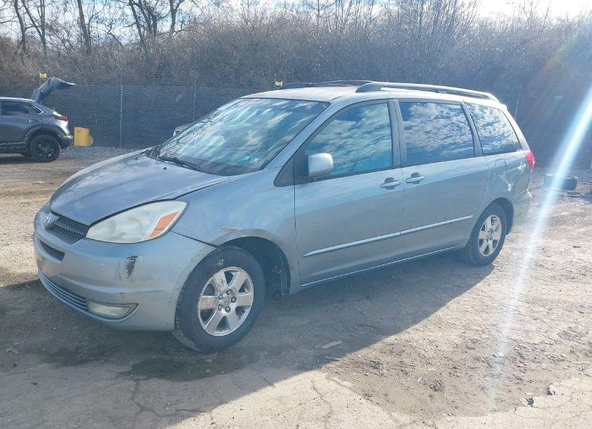 Photo 2 of 2004 Toyota Sienna XLE (VIN 5TDZA22C84S119490)