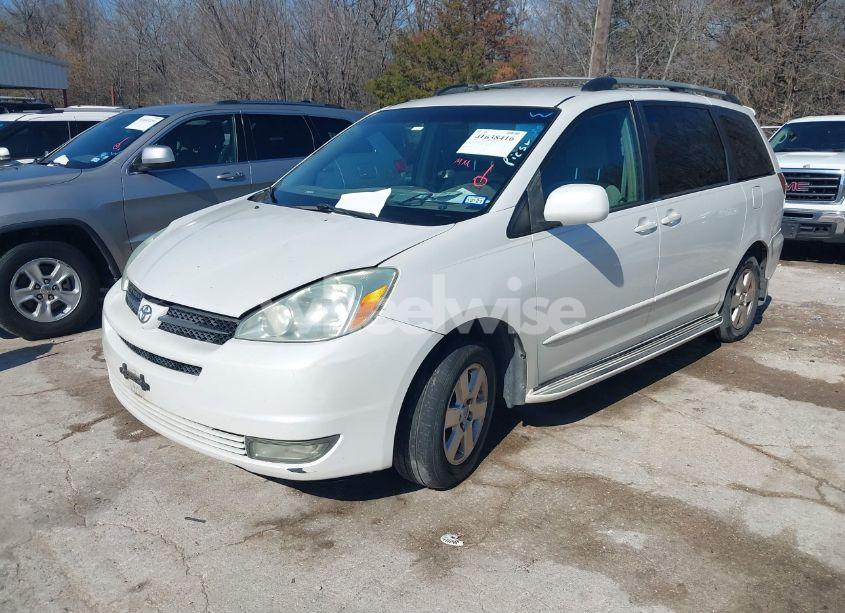 Photo 2 of 2004 Toyota Sienna XLE (VIN 5TDZA22C84S147404)