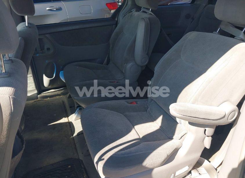 Photo 8 of 2004 Toyota Sienna XLE (VIN 5TDZA22C84S147404)