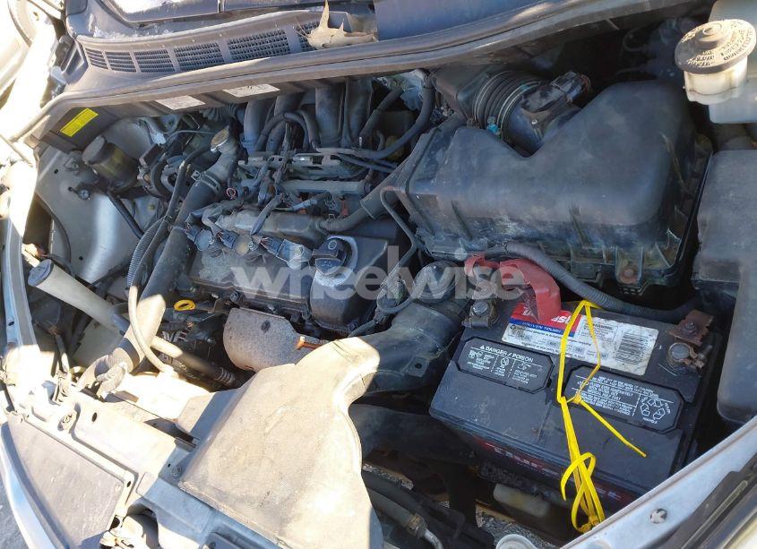 Photo 10 of 2004 Toyota Sienna XLE (VIN 5TDZA22C84S171251)