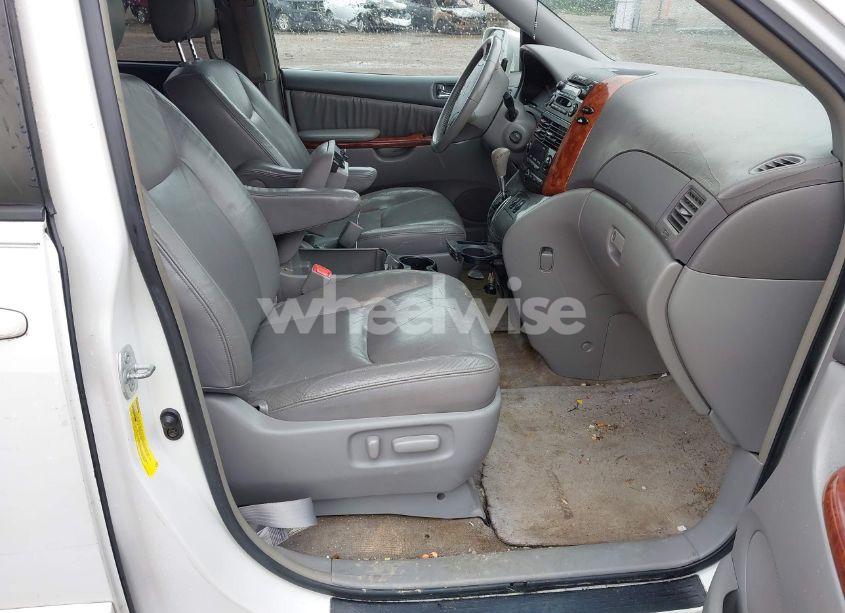 Photo 5 of 2005 Toyota Sienna XLE (VIN 5TDZA22C85S237539)