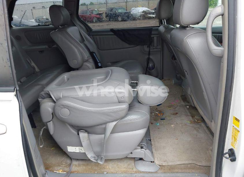 Photo 8 of 2005 Toyota Sienna XLE (VIN 5TDZA22C85S237539)