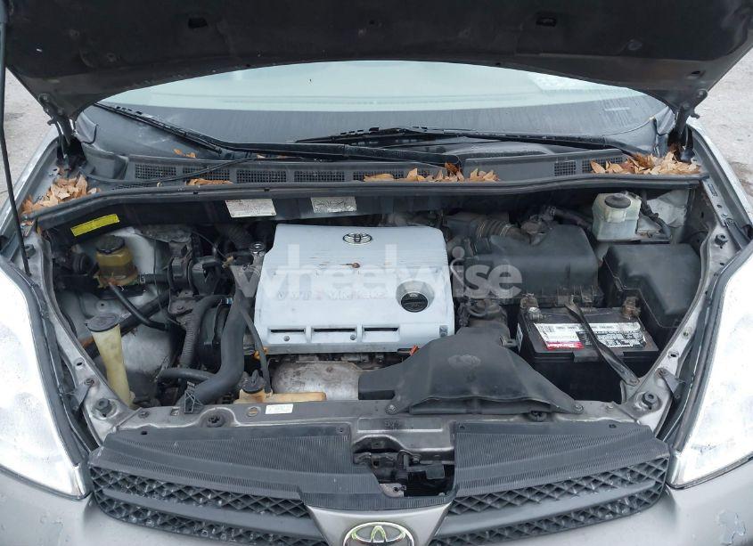 Photo 10 of 2005 Toyota Sienna XLE (VIN 5TDZA22C85S311722)