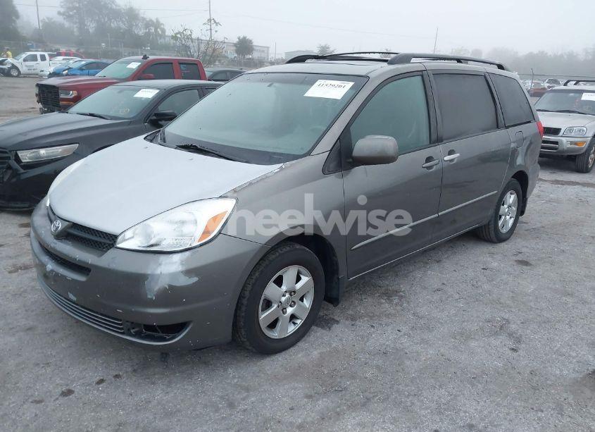 Photo 2 of 2005 Toyota Sienna XLE (VIN 5TDZA22C85S311722)