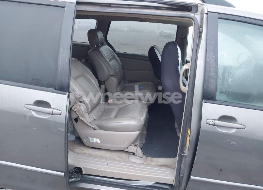 Photo 8 of 2005 Toyota Sienna XLE (VIN 5TDZA22C85S311722)