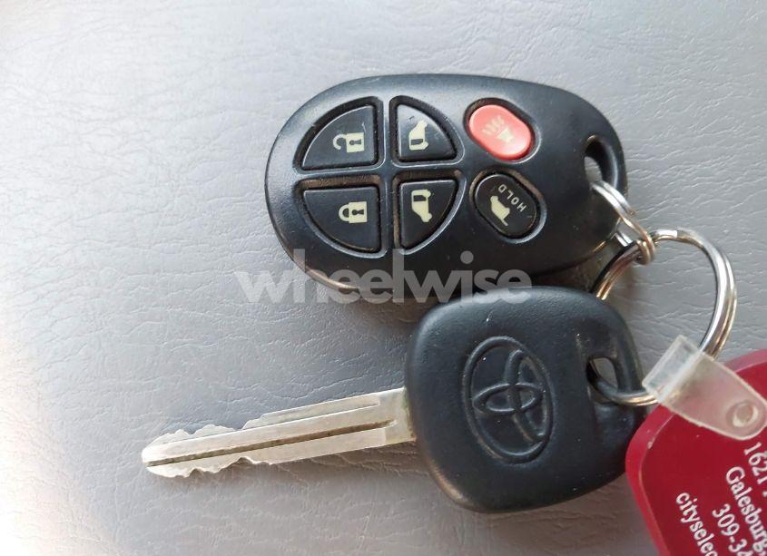 Photo 11 of 2005 Toyota Sienna XLE LIMITED (VIN 5TDZA22C85S357440)