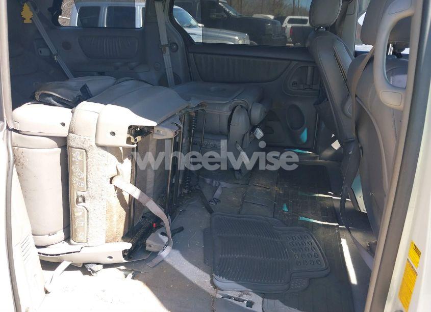 Photo 8 of 2004 Toyota Sienna XLE (VIN 5TDZA22C94S025134)