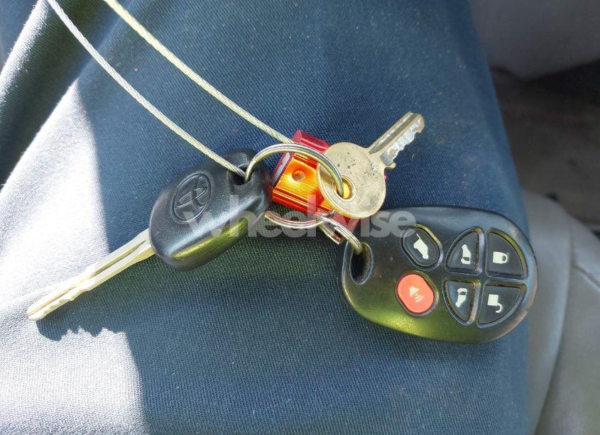 Photo 11 of 2004 Toyota Sienna XLE LIMITED (VIN 5TDZA22C94S081042)