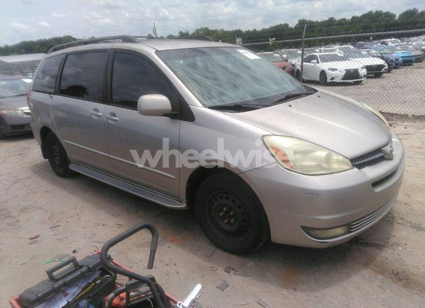 2004 Toyota Sienna XLE (VIN 5TDZA22C94S093921) main photo