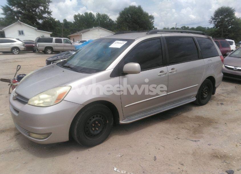 Photo 2 of 2004 Toyota Sienna XLE (VIN 5TDZA22C94S093921)