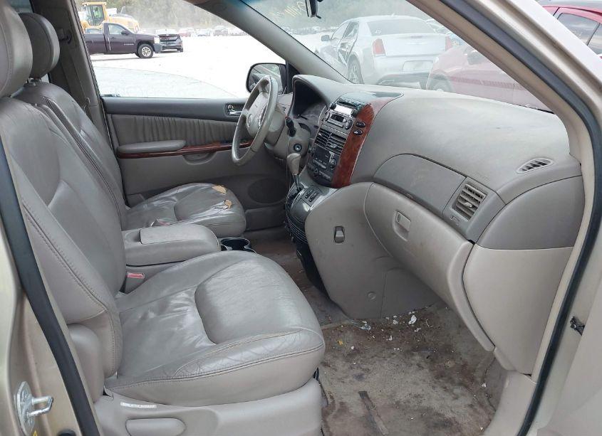 Photo 5 of 2004 Toyota Sienna XLE (VIN 5TDZA22C94S172537)