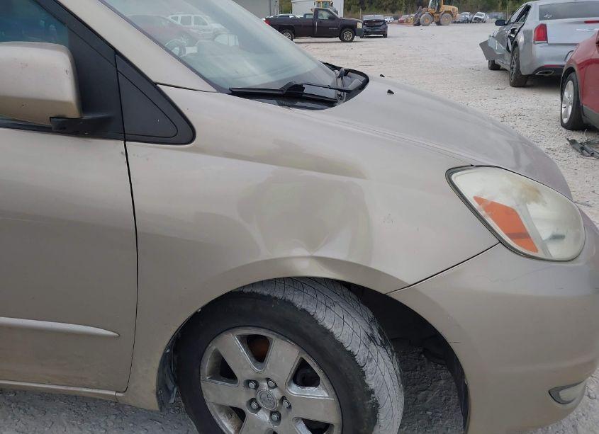 Photo 6 of 2004 Toyota Sienna XLE (VIN 5TDZA22C94S172537)