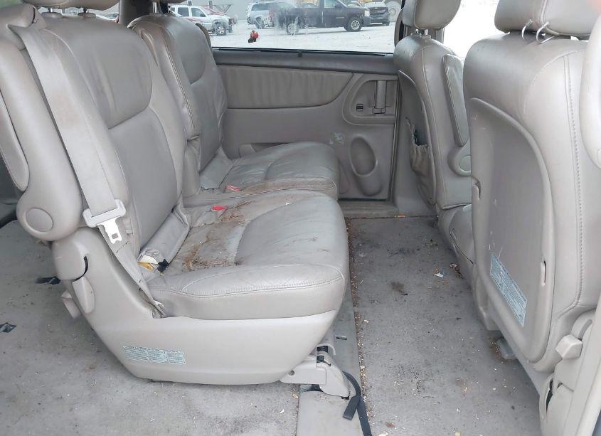 Photo 8 of 2004 Toyota Sienna XLE (VIN 5TDZA22C94S172537)