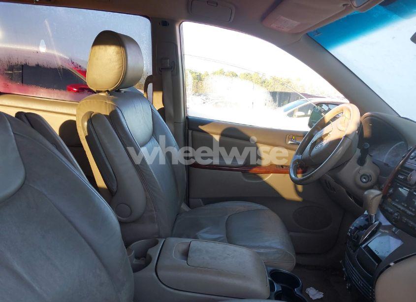 Photo 5 of 2004 Toyota Sienna XLE (VIN 5TDZA22C94S179407)