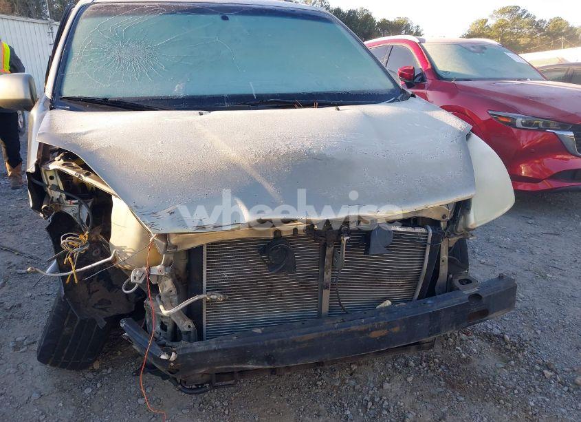 Photo 6 of 2004 Toyota Sienna XLE (VIN 5TDZA22C94S179407)