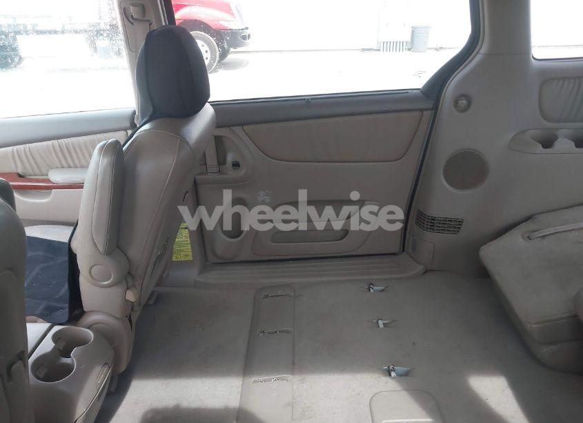 Photo 8 of 2004 Toyota Sienna XLE (VIN 5TDZA22C94S193114)